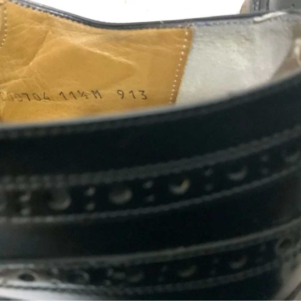 Cole Haan C00704 Men's 11.5 M Vibram Soles wingtip Leather crafted in Italy
